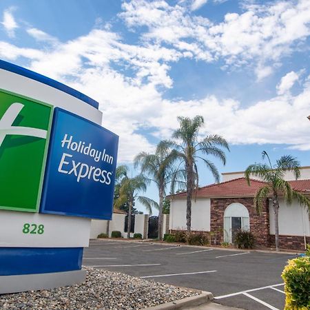 Holiday Inn Express Oakdale, An Ihg Hotel Экстерьер фото