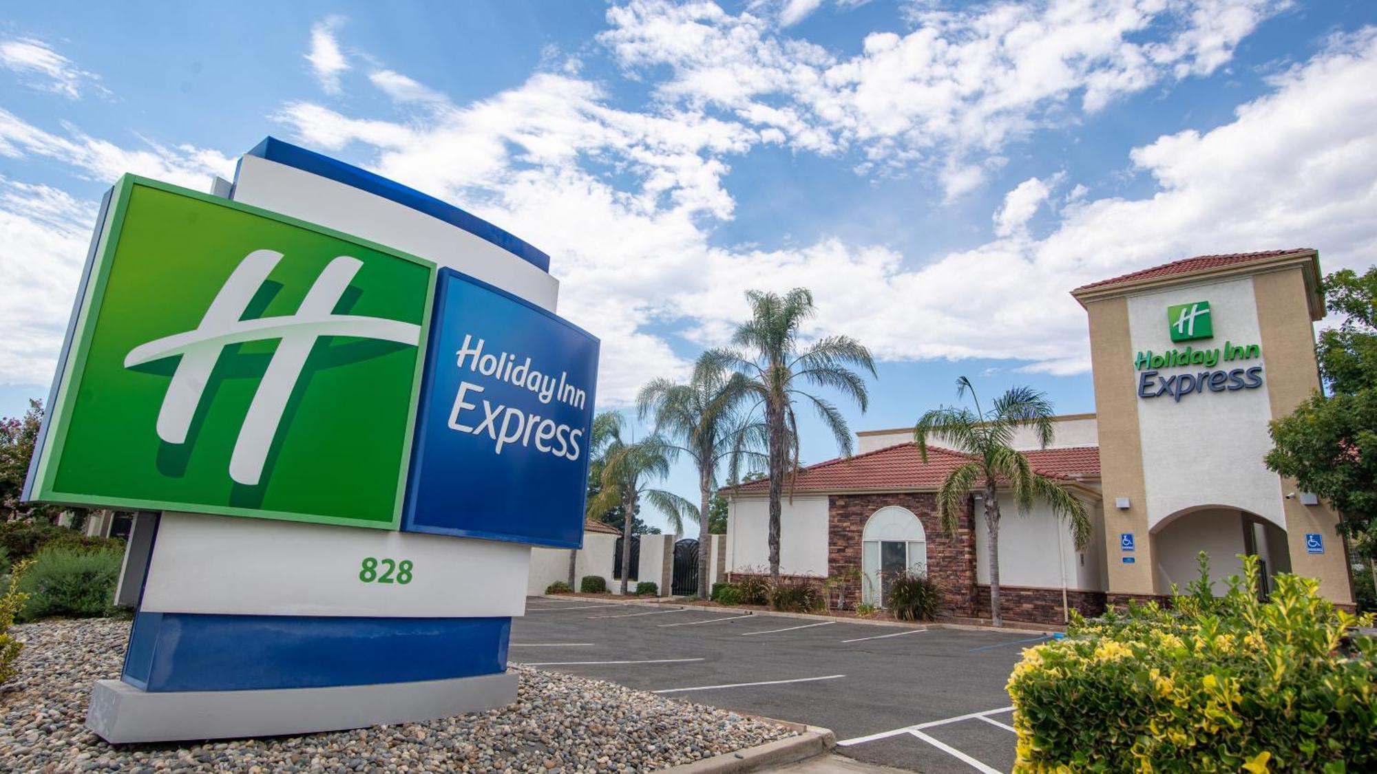 Holiday Inn Express Oakdale, An Ihg Hotel Экстерьер фото